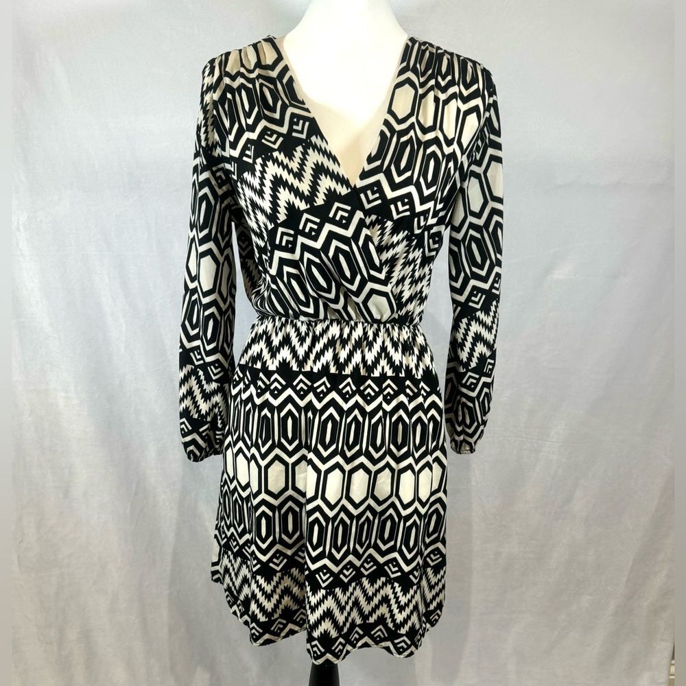 Long sleeve black and white geometric print faux wrap dress size medium